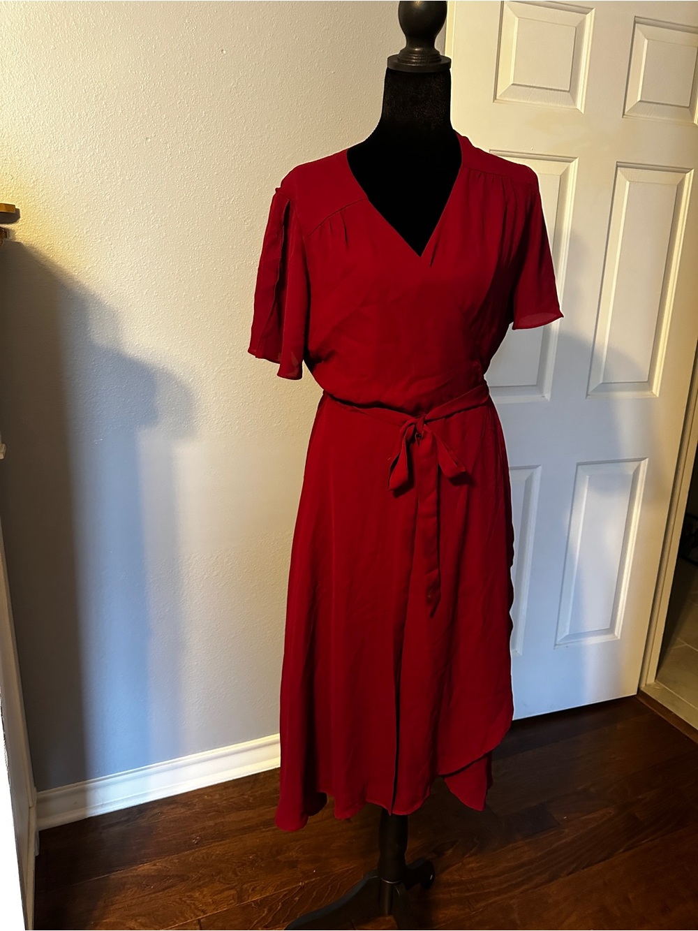 Lulu's Maroon V-Neck Wrap Midi Dress with Tie Waist